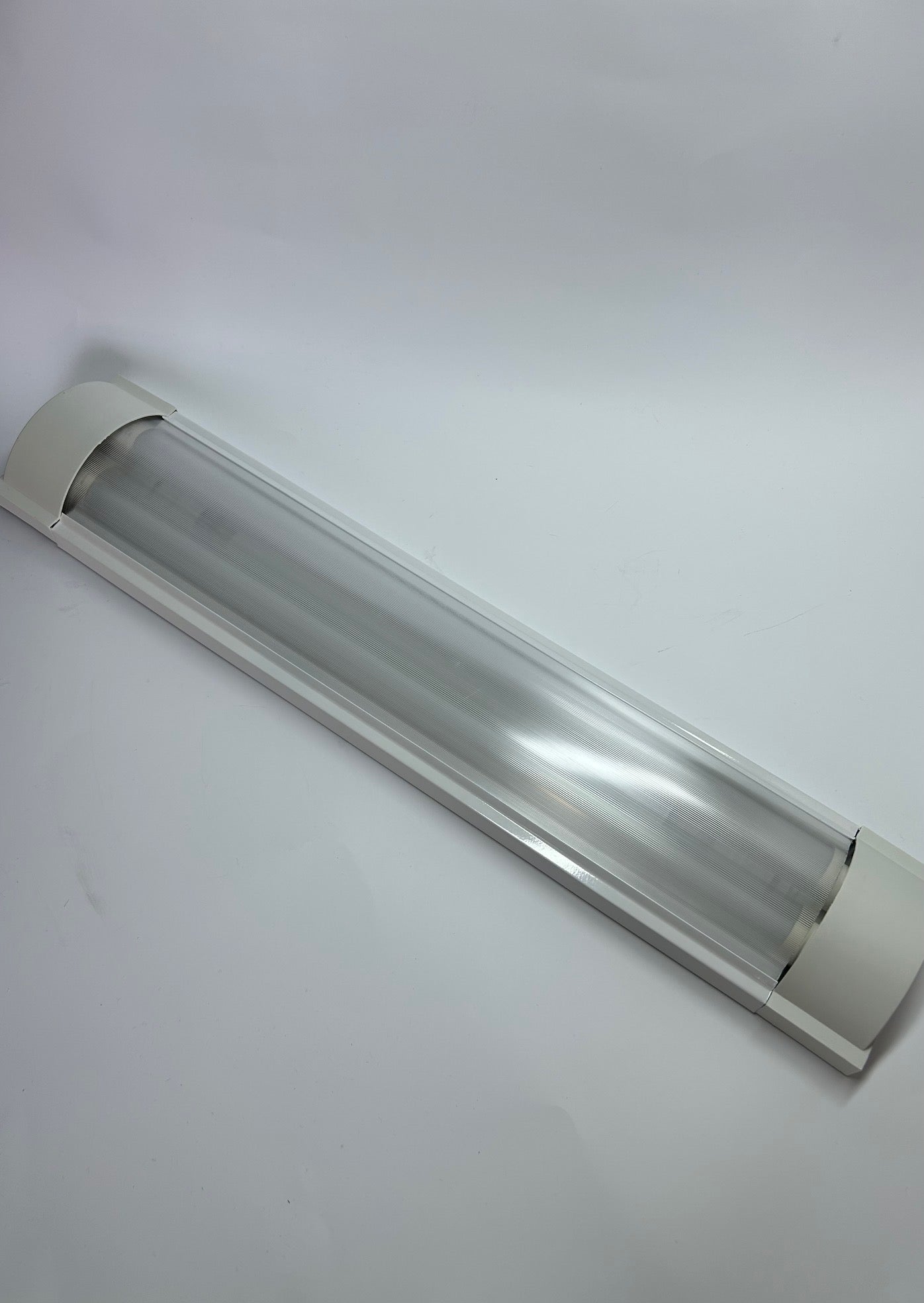 LED ARMATURA SA CEVIMA 2X9W Šifra: 2401
